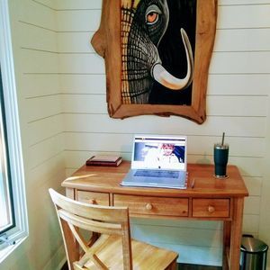 Meet your Posher, April